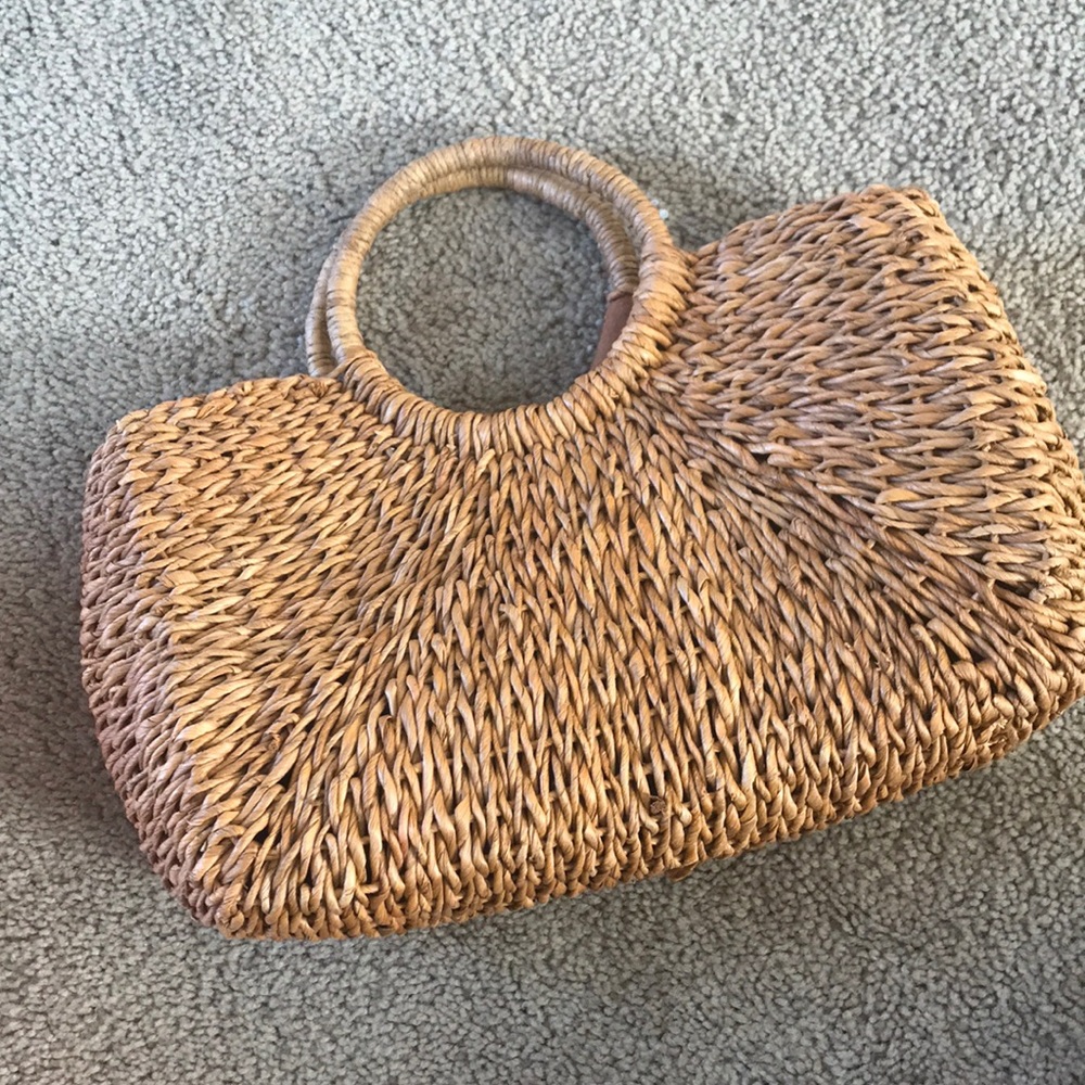 Straw handbag